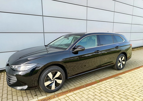 Volkswagen Passat cena 184490 przebieg: 10, rok produkcji 2024 z Będzin małe 704